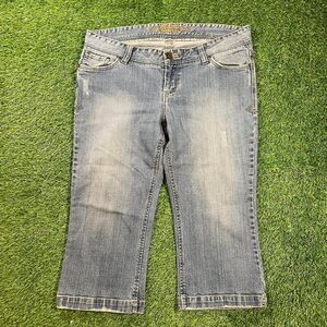 Empyre Light Wash Relax Fit Retro Distressed Capri Jeans Women's Size 11